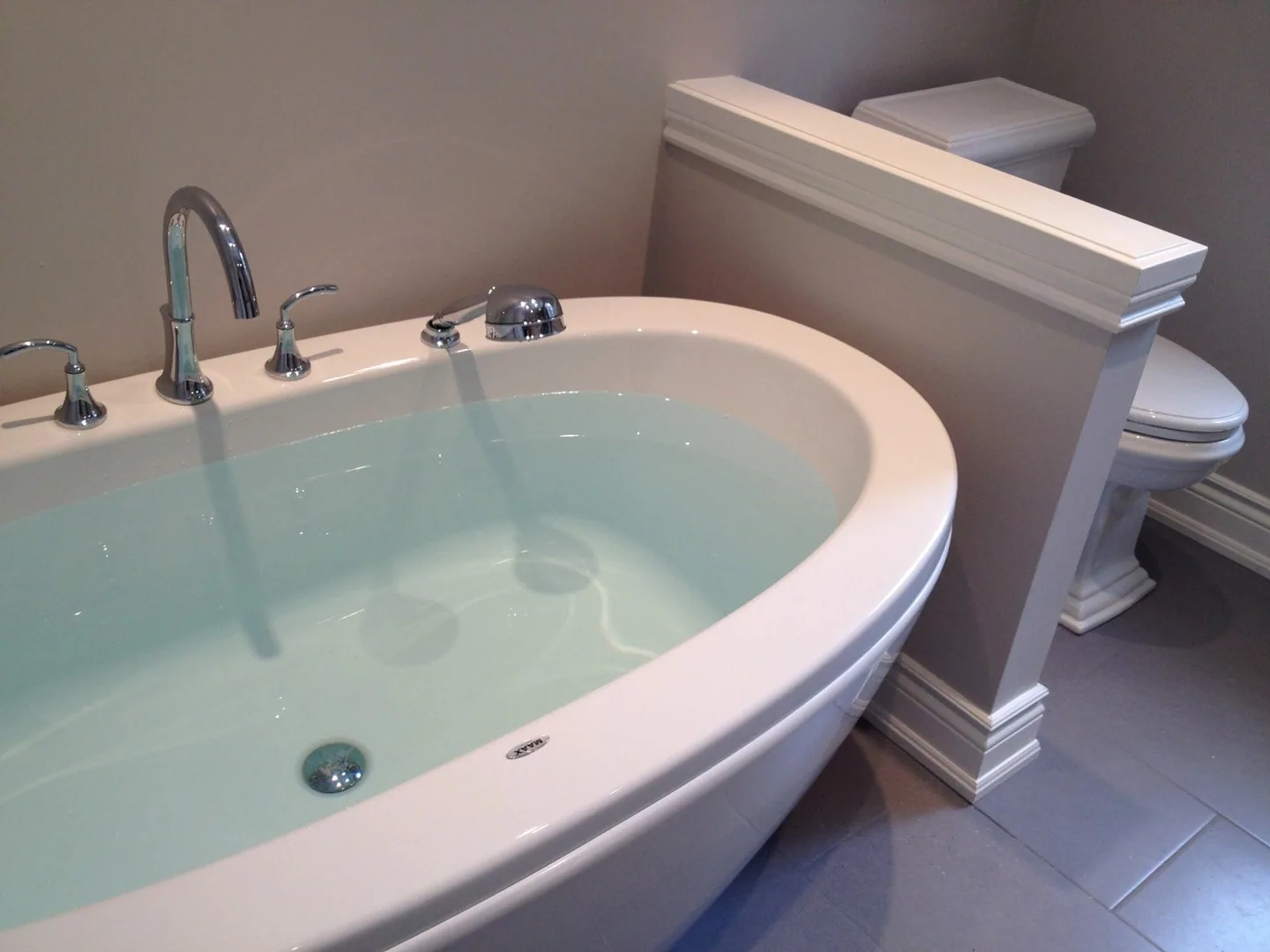 Tubs & fixtures — photo 2