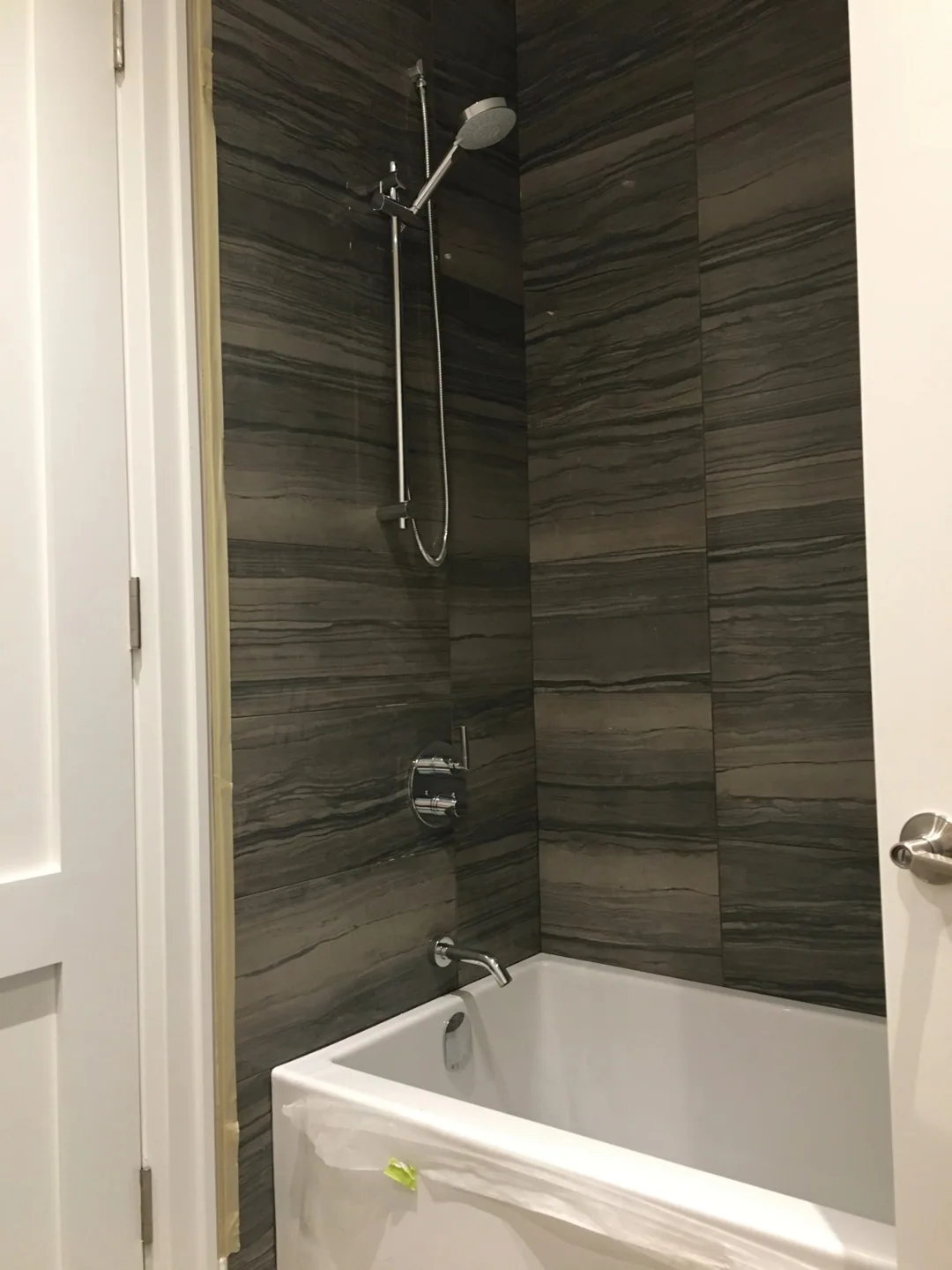Tubs & fixtures — photo 21