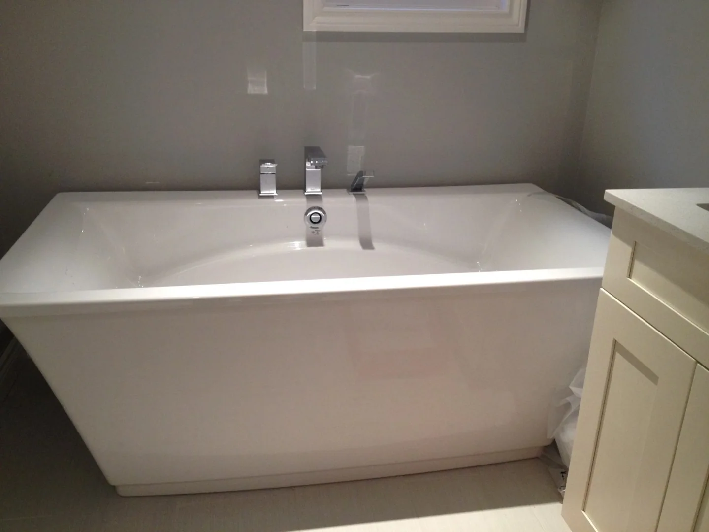 Tubs & fixtures — photo 8
