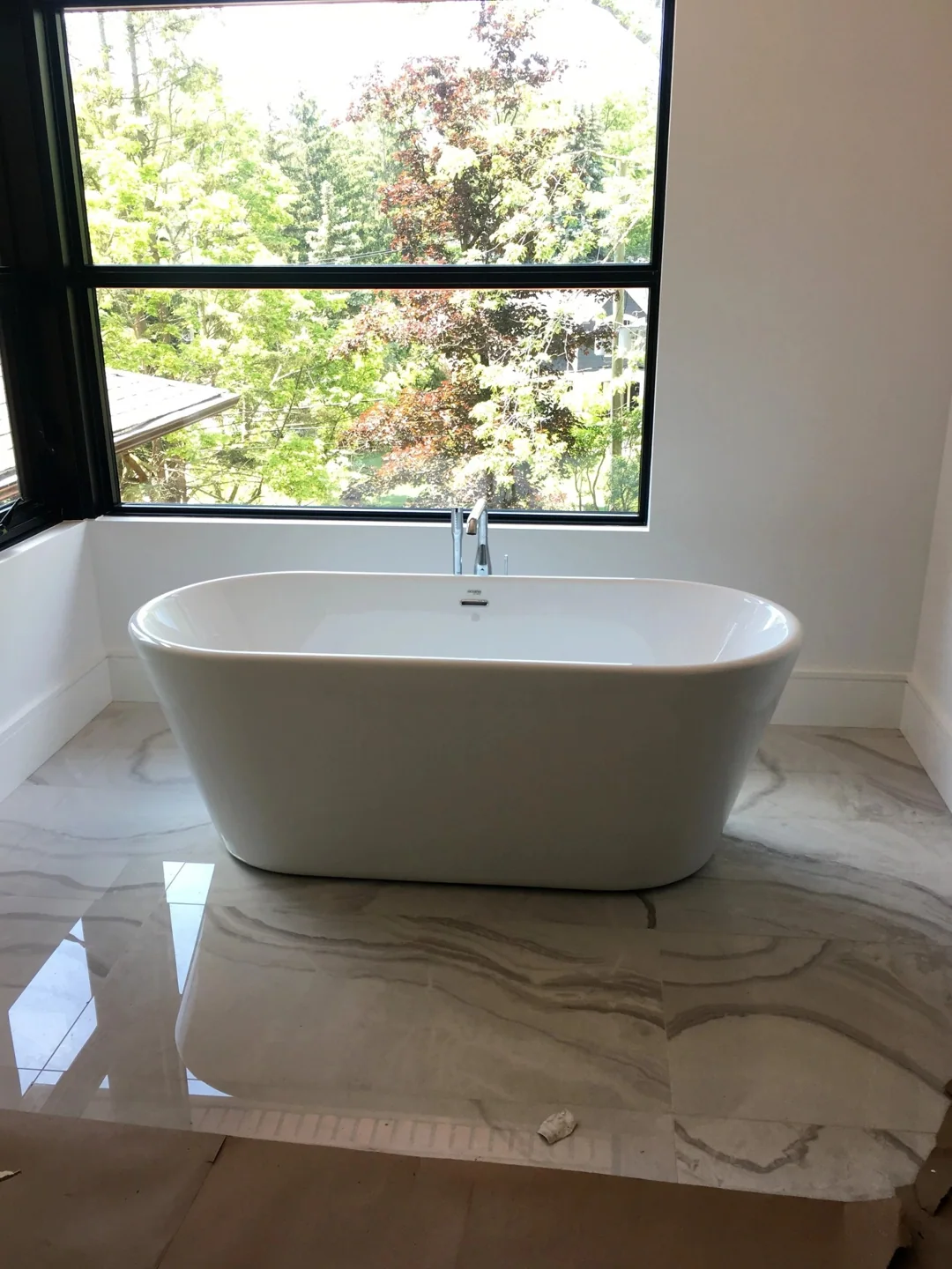 Tubs & fixtures — photo 22