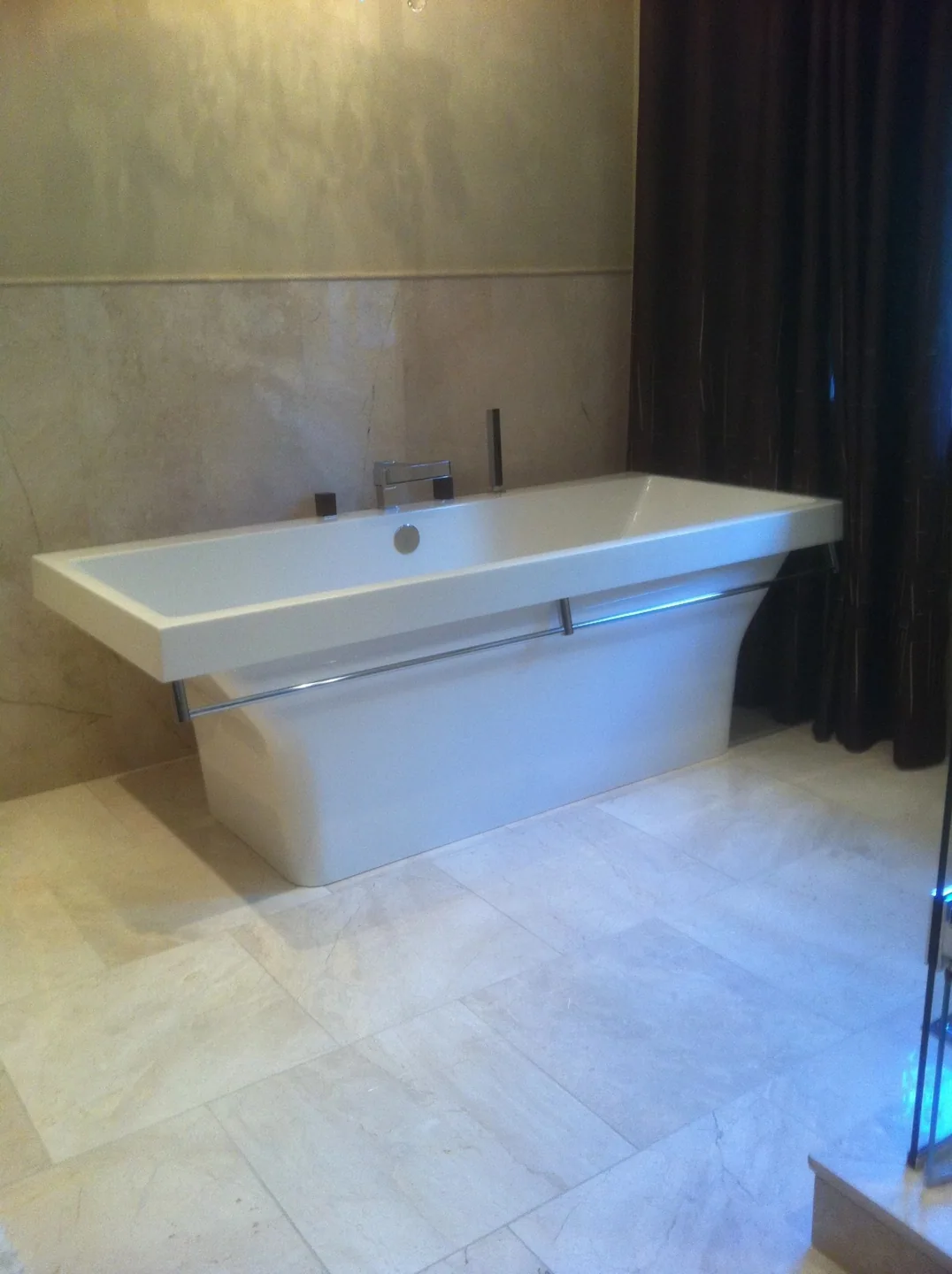 Tubs & fixtures — photo 9