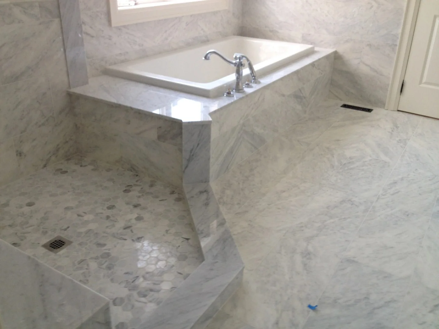 Tubs & fixtures — photo 6