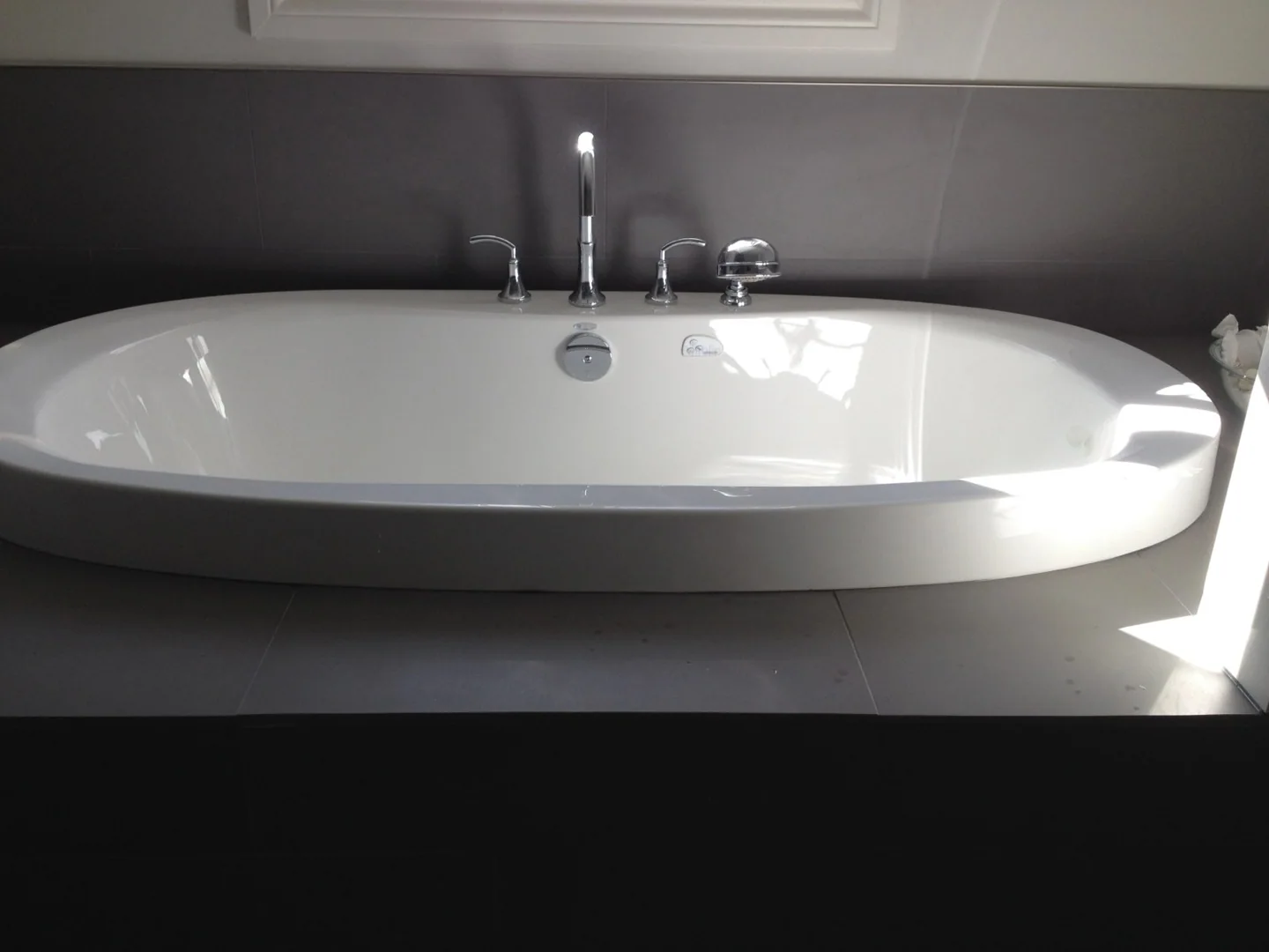 Tubs & fixtures — photo 16