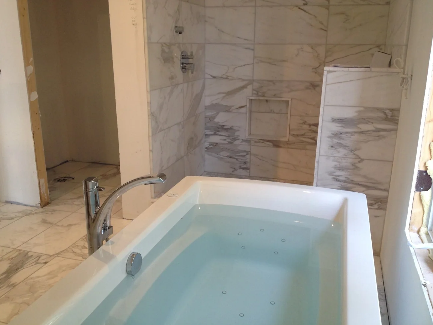 Tubs & fixtures — photo 5