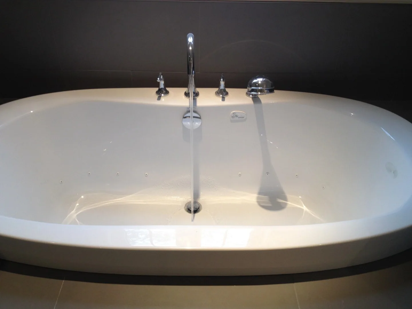 Tubs & fixtures — photo 13