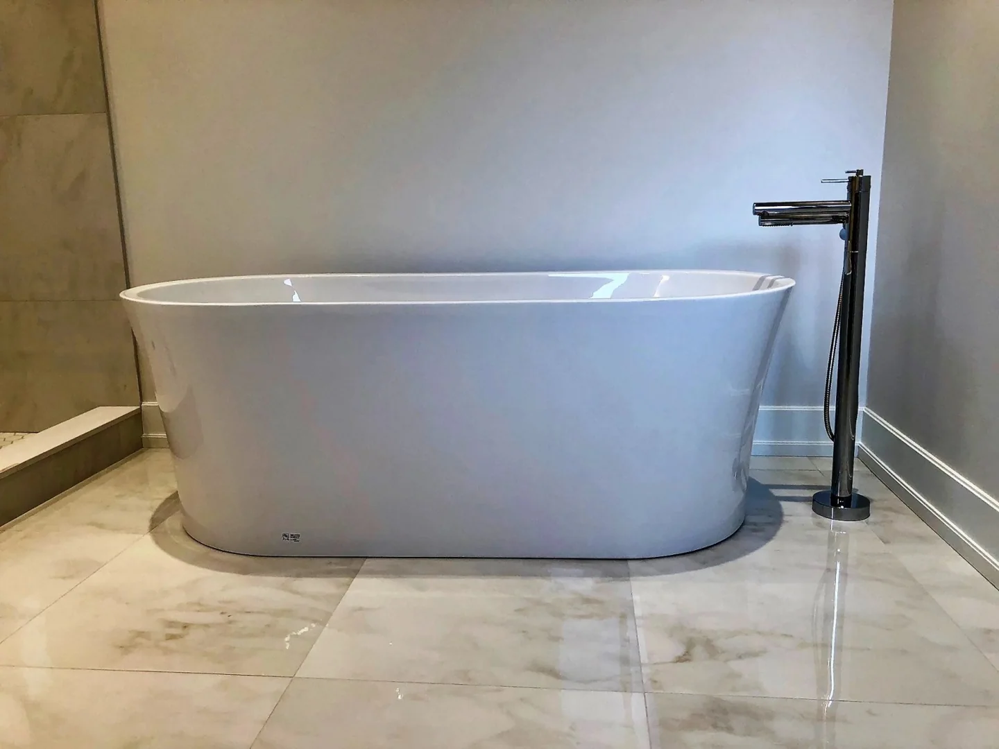 Tubs & fixtures — photo 25