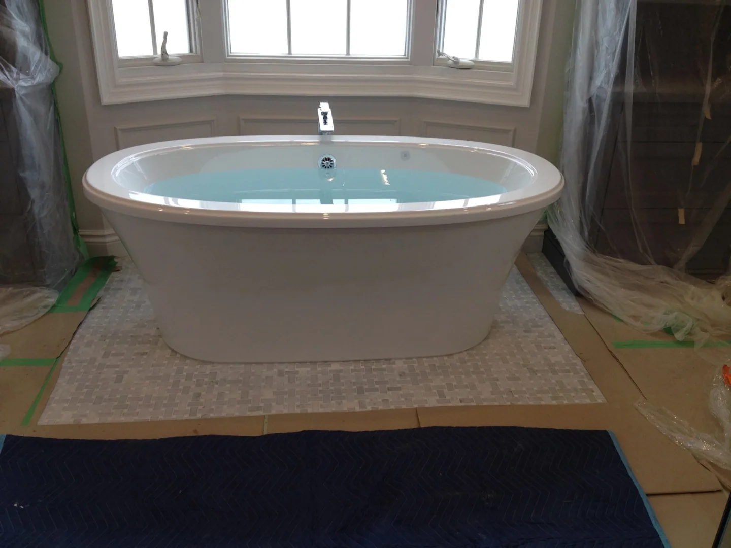 Tubs & fixtures — photo 10