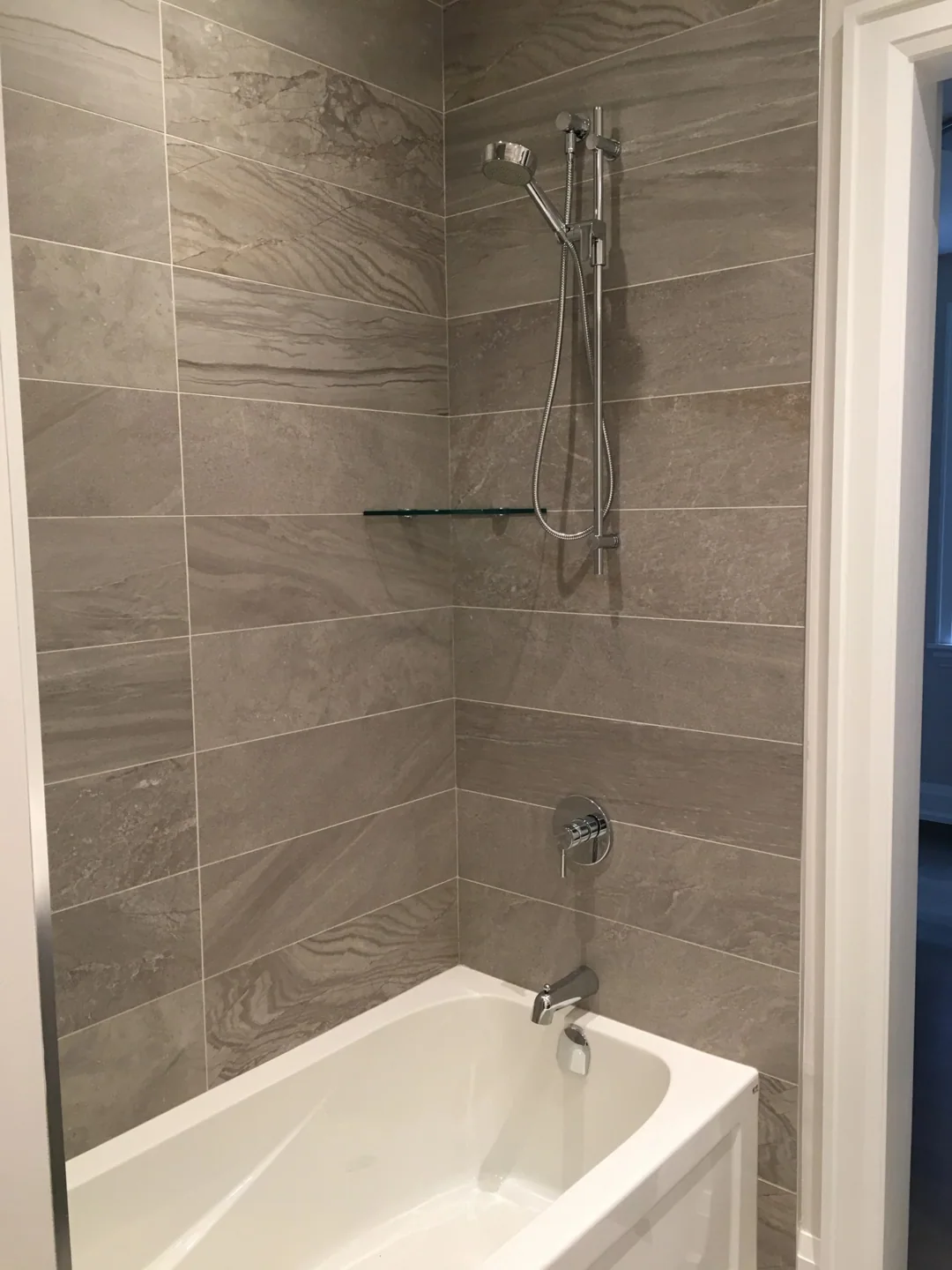 Tubs & fixtures — photo 11