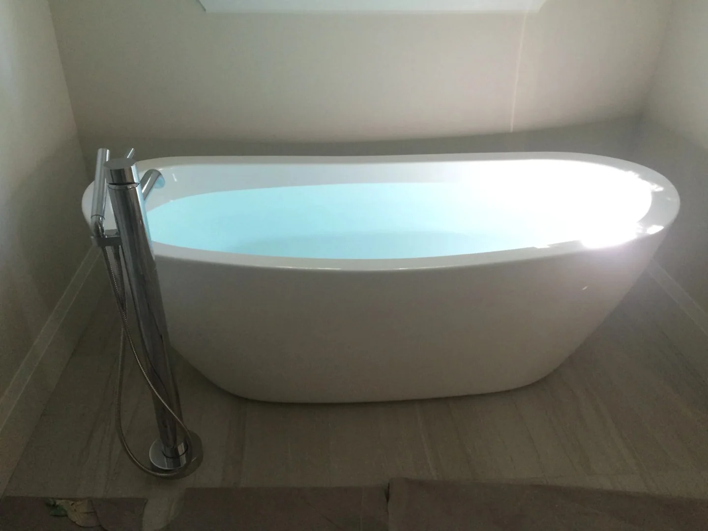 Tubs & fixtures — photo 18
